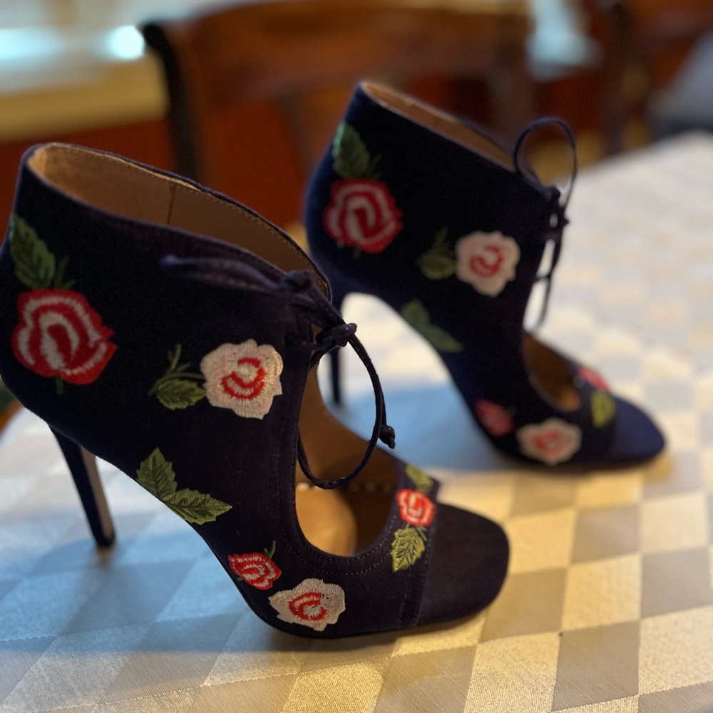 Betsey Johnson high heel shoes new without box - Picture 2 of 5
